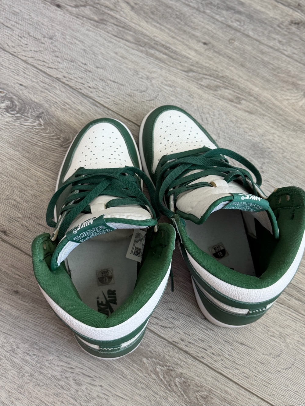 Nike Men’s Retro Air Jordan 1s Pine Green - Picture 4 of 6